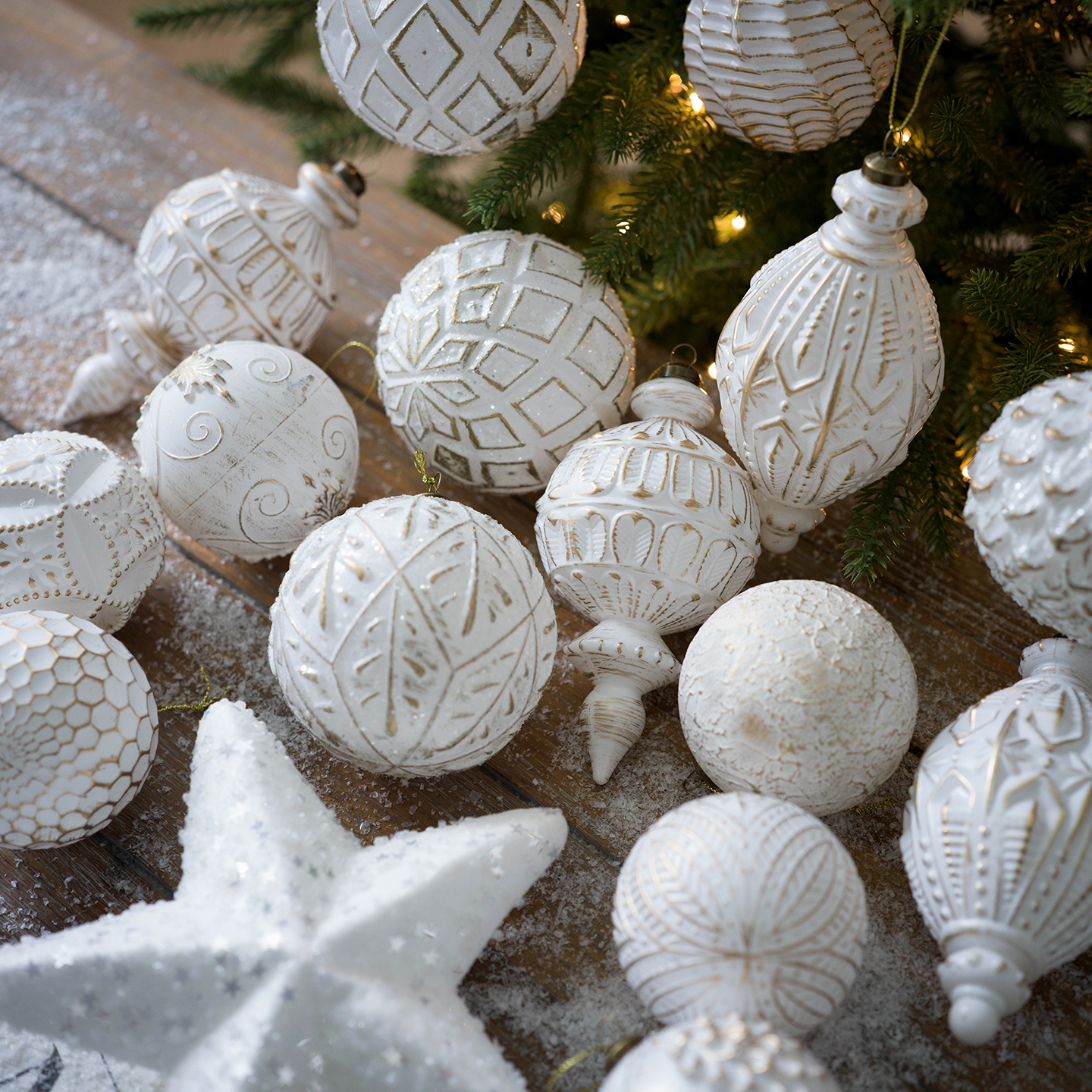 恒利圣诞塑料异形挂件哑光复古轻奢雪花圣诞树挂饰新款白金色圣诞球圣诞树挂件装饰详情4