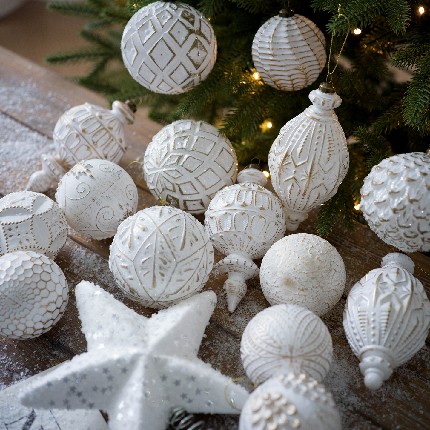 恒利圣诞塑料异形挂件哑光复古轻奢雪花圣诞树挂饰新款白金色圣诞球圣诞树挂件装饰详情3