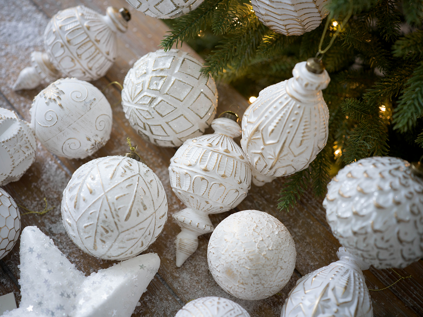 恒利圣诞塑料异形挂件哑光复古轻奢雪花圣诞树挂饰新款白金色圣诞球圣诞树挂件装饰详情1