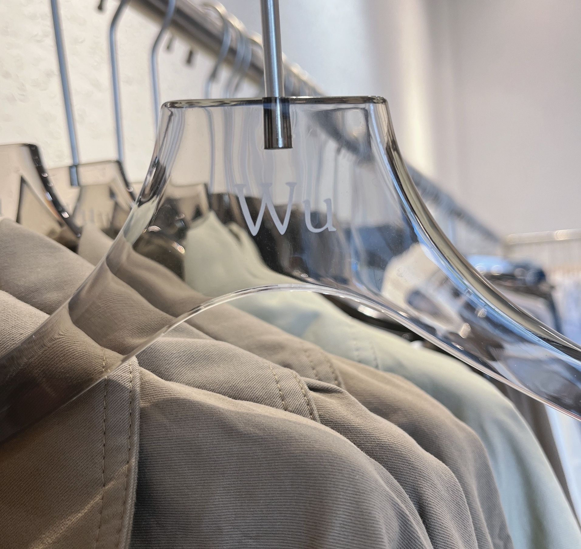 烟灰色透明亚克力水晶衣架服装店专用女装婚纱衣挂撑塑料衣架裤夹详情14