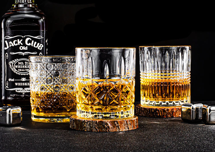 Wholesale of creative whisky wine glasses, carved glass wine glasses, high-end appearance wine glasses, light luxury red wine glasses and beer glasses pic 3