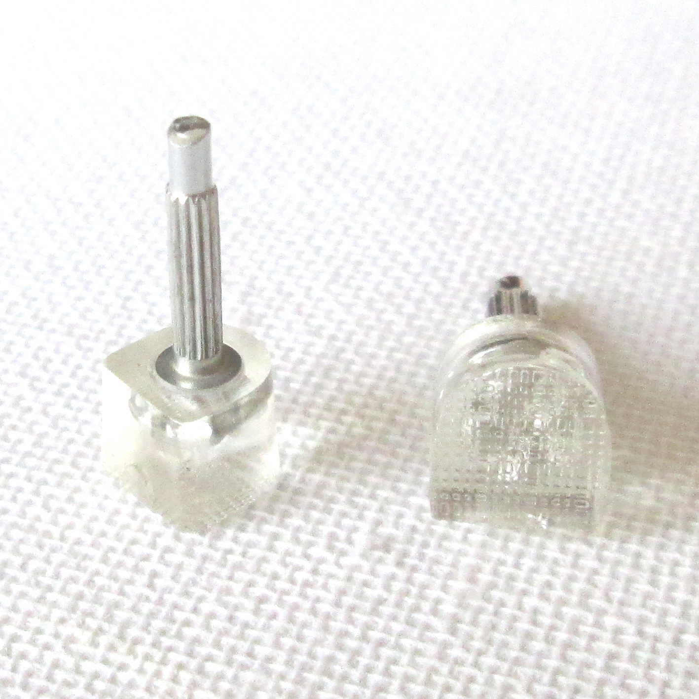 The heels of the high heels are studded and durable, and the heels are made of natural leather for anti-slip purposes. The heels are thick and thin, and the black apricot color is transparent pic 6