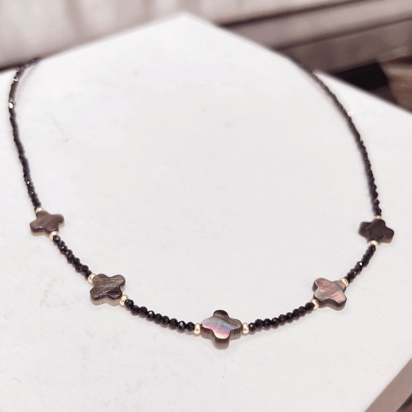 云逸饰家 天然贝壳四叶草设计项链水晶天然石黑尖晶饰品原创批发详情8