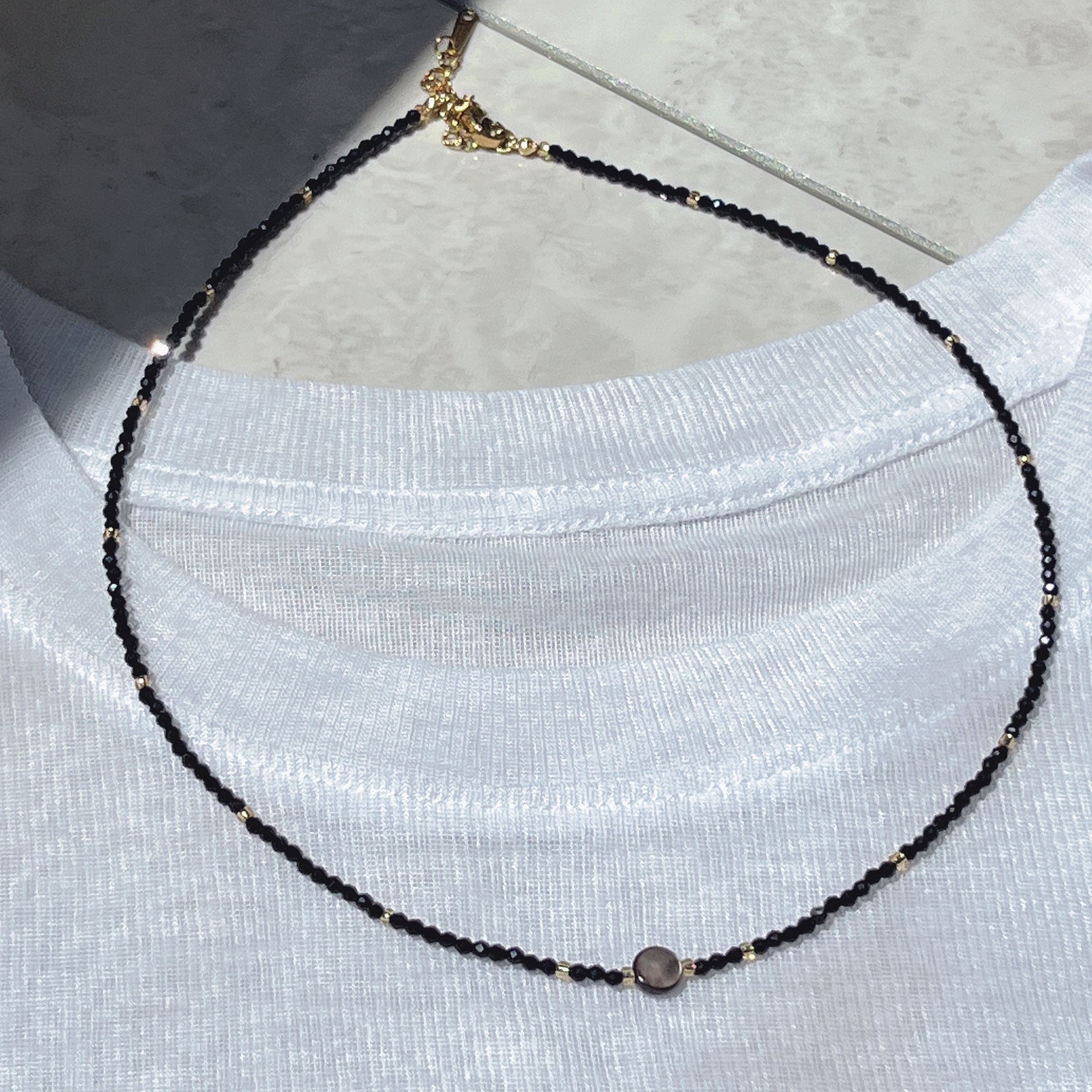 Yunyi decoración inicio collar de cristal negro conchas naturales cadena de clavícula joyería de viaje minimalista al por mayor apilado artefactos pic 1