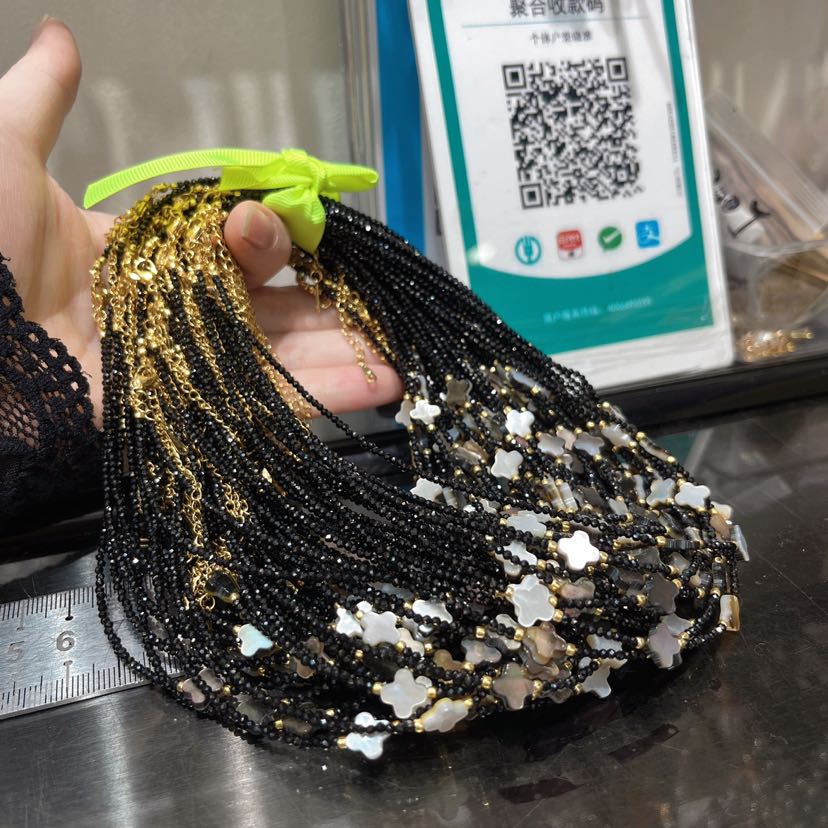 云逸饰家 天然贝壳四叶草设计项链水晶天然石黑尖晶饰品原创批发详情9