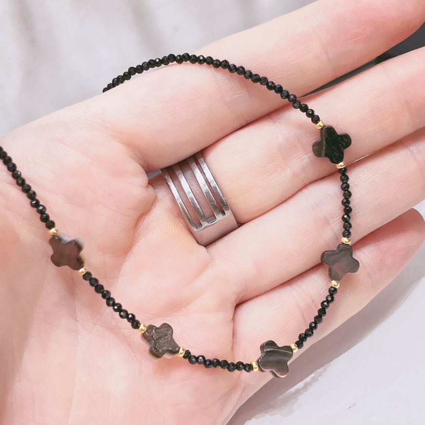 云逸饰家 天然贝壳四叶草设计项链水晶天然石黑尖晶饰品原创批发详情1