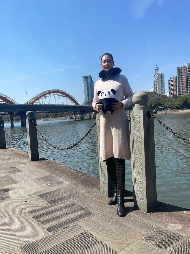 熊猫卡通变形'u型枕户外办公旅行靠枕详情5