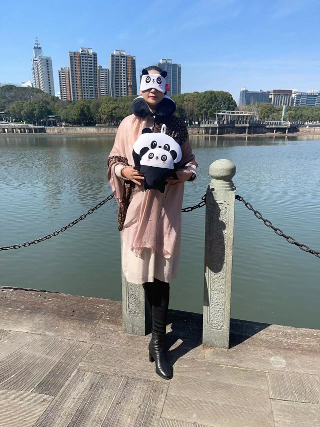 熊猫卡通变形'u型枕户外办公旅行靠枕详情2