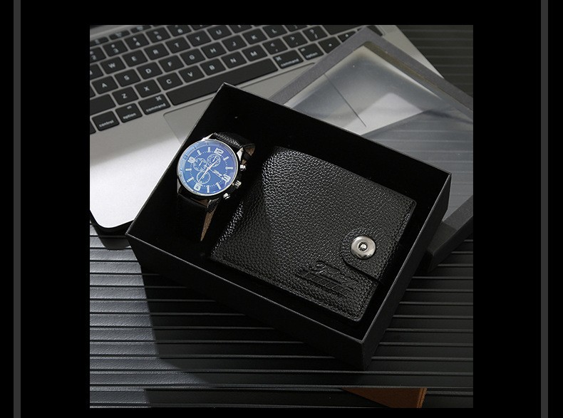When a company opens, it gives its clients watch straps as business souvenirs. On its anniversary, it presents its employees with wallet gift sets pic 15