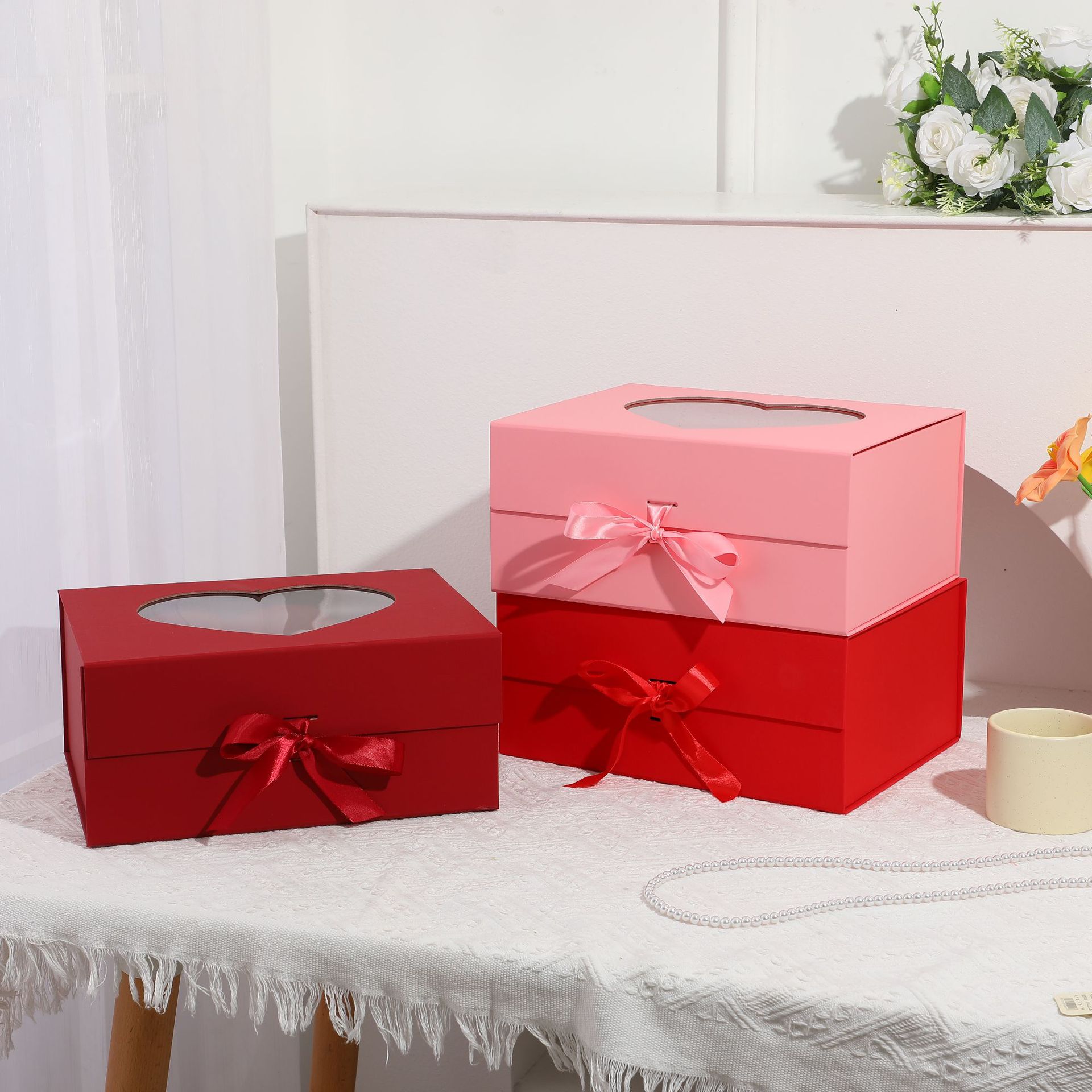 心形开窗一片式折叠盒礼盒 高级感磁吸触感礼品盒 情人节礼物盒详情3