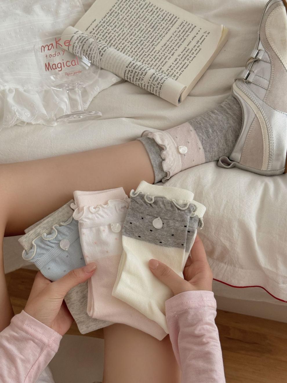 Boneless color-blocking cake edge pile socks for women spring and summer, thin cotton sweet polka dot button mid-calf socks miu ballet style pic 4