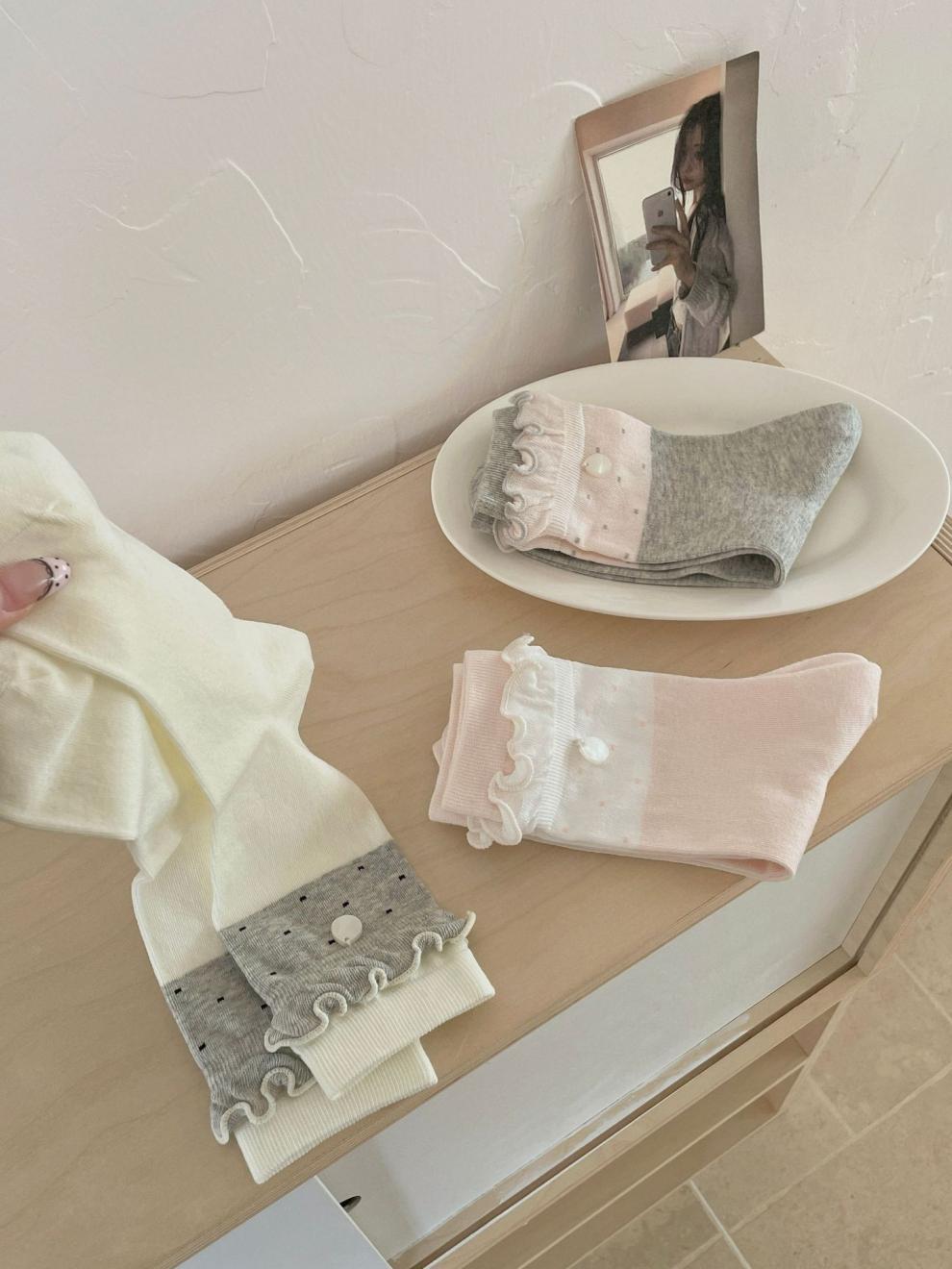 Boneless color-blocking cake edge pile socks for women spring and summer, thin cotton sweet polka dot button mid-calf socks miu ballet style pic 2