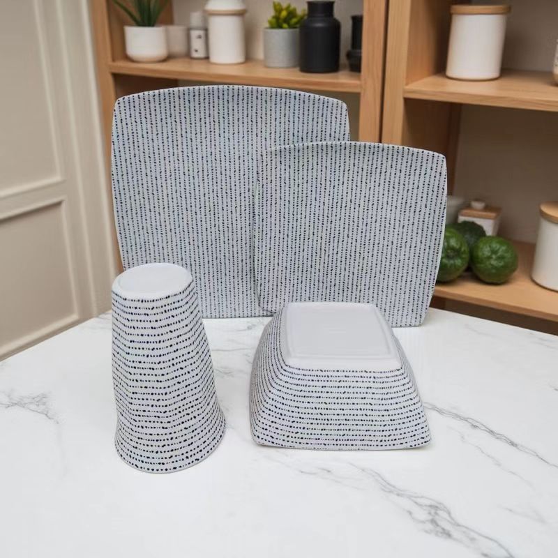 Cross-border Amazon has released a set of hollowed-out melamine tableware for Christmas parties and festivals pic 2