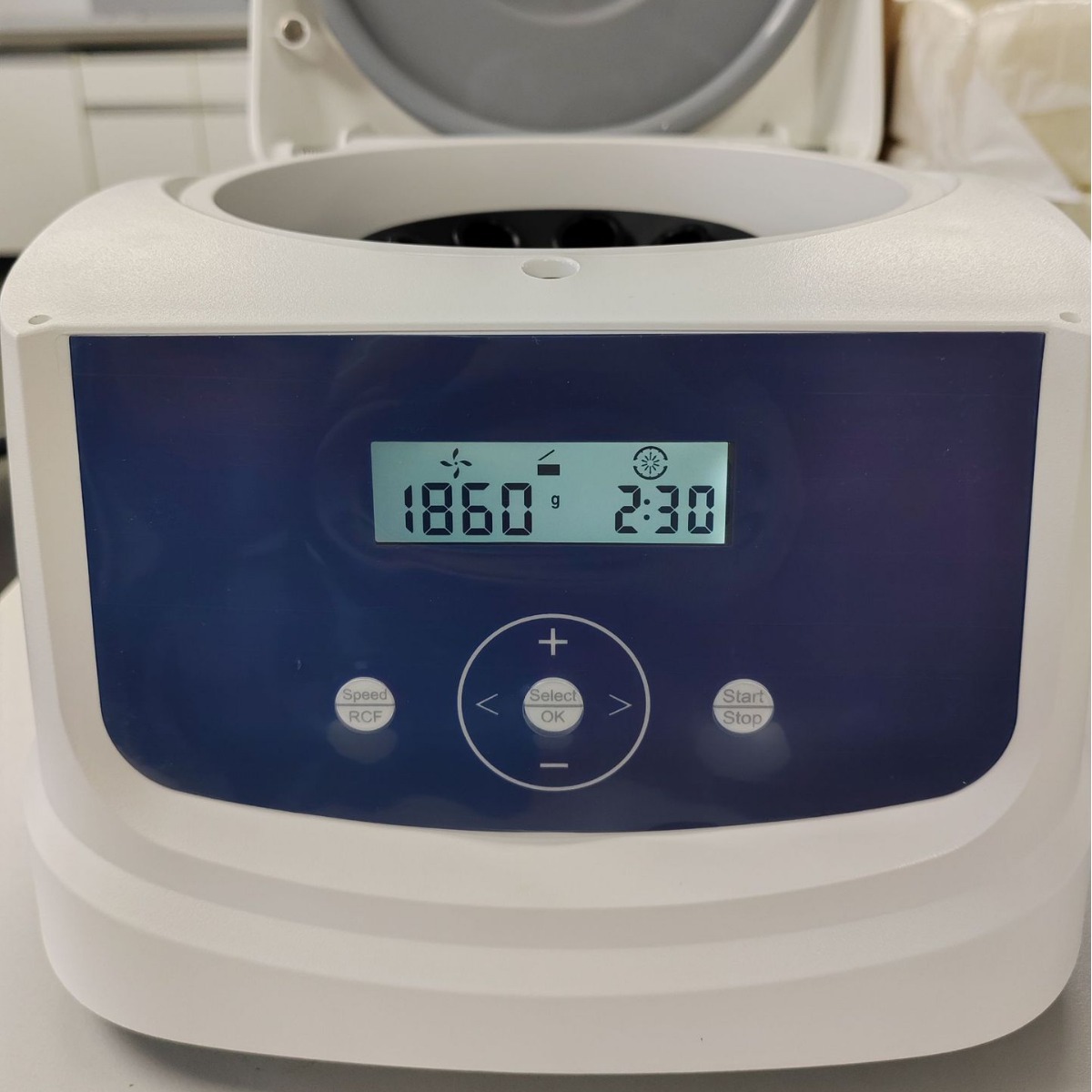 Multi-functional centrifuge 4000 RPM laboratory equipment, small desktop low-speed centrifuge for hospitals, medical equipment pic 4