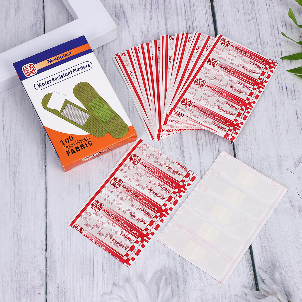 100 pieces of breathable non-woven fabric for foreign trade English band-aids, export band-aids, minor injury patches, bandage patches pic 4