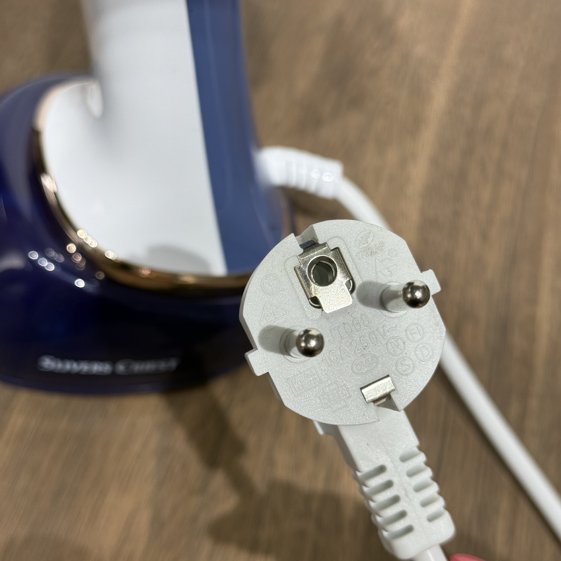 手持蒸汽电熨斗 家用便携蒸汽电烫斗外贸便携电熨斗详情4