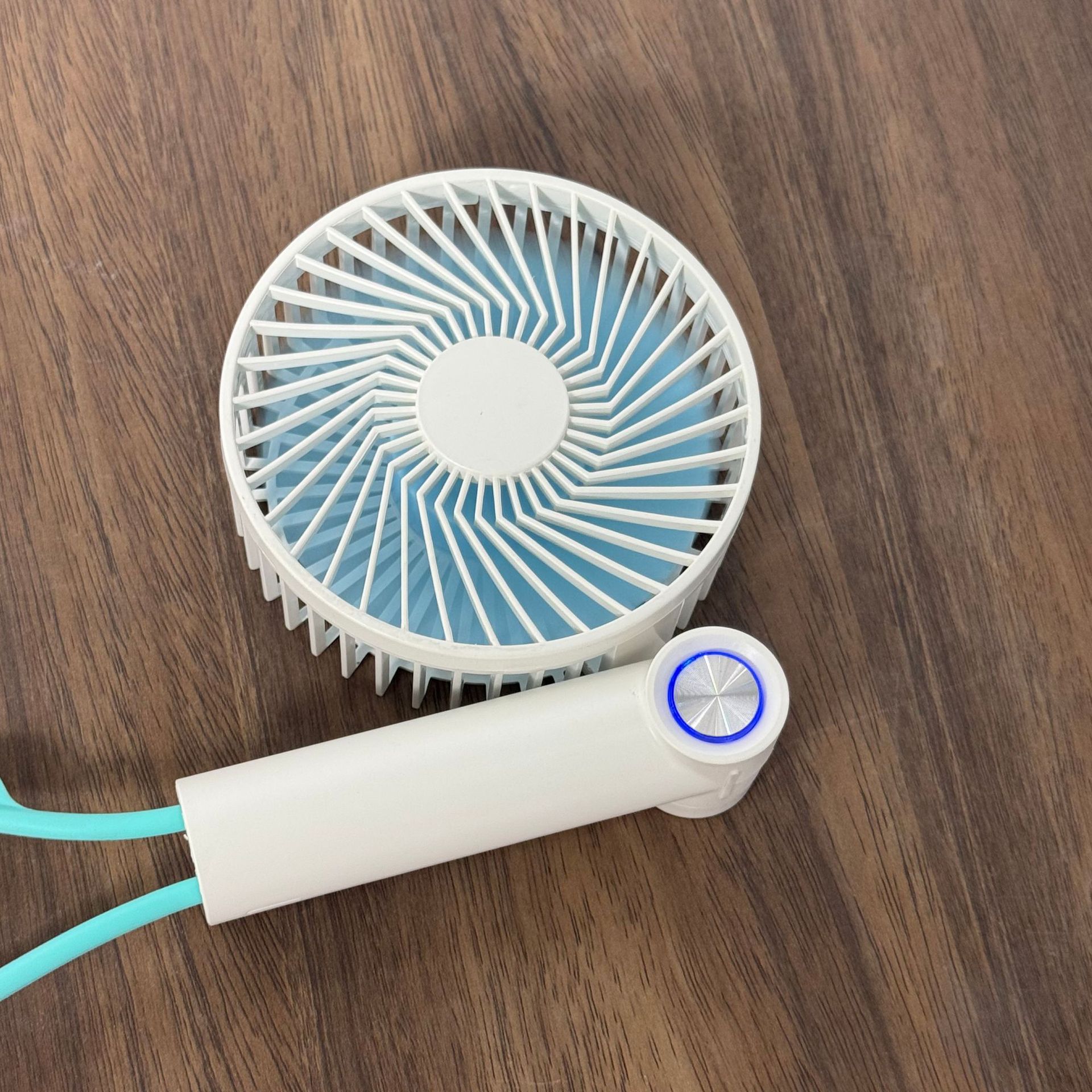 Fan 跨境外贸新款折叠小风扇 usb充电桌面挂脖迷你手持风扇详情5