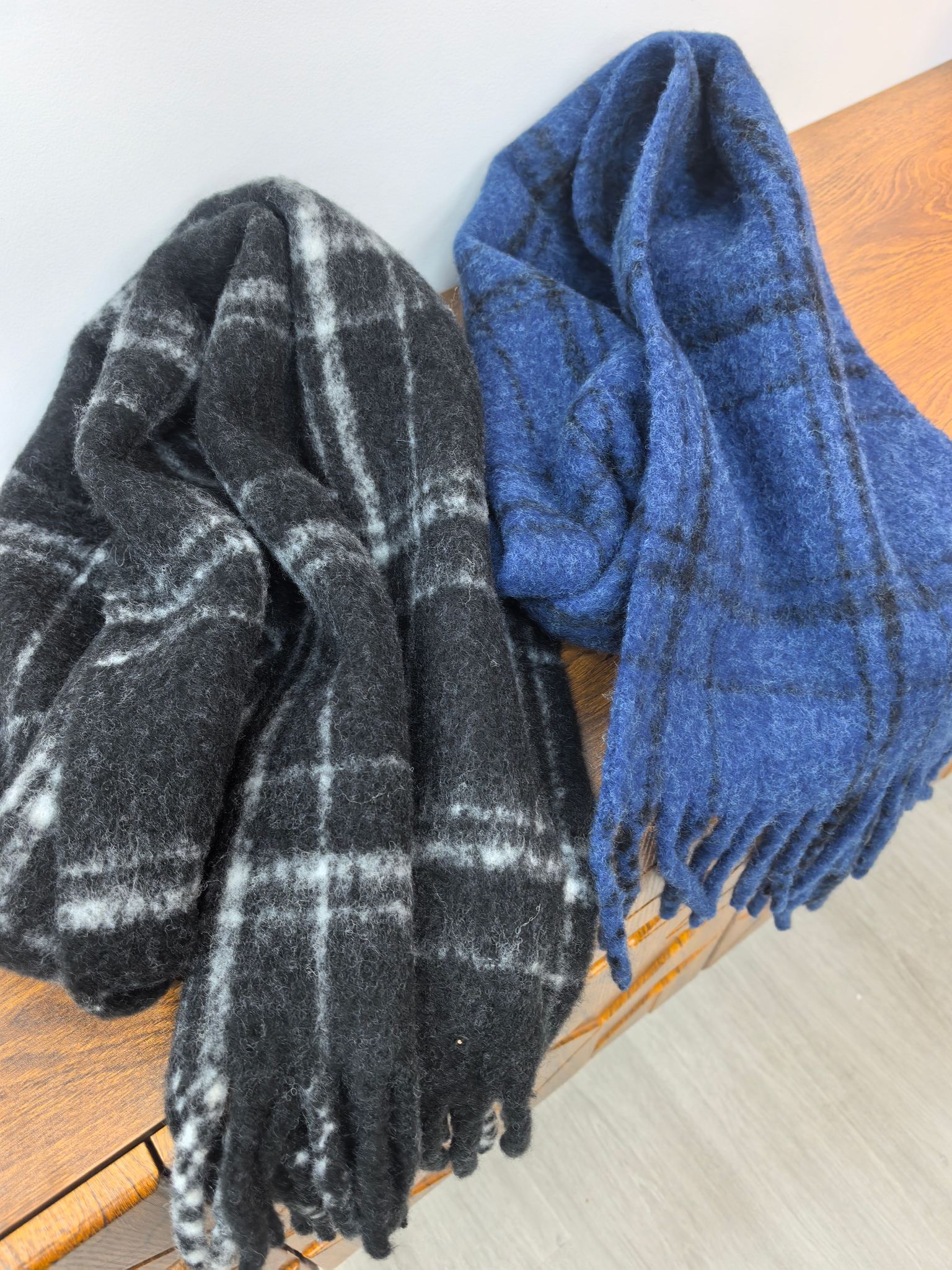 New in-stock cross-border wholesale scarves, e-commerce live streaming supply chain, classic wool fine thread grid supply pic 2