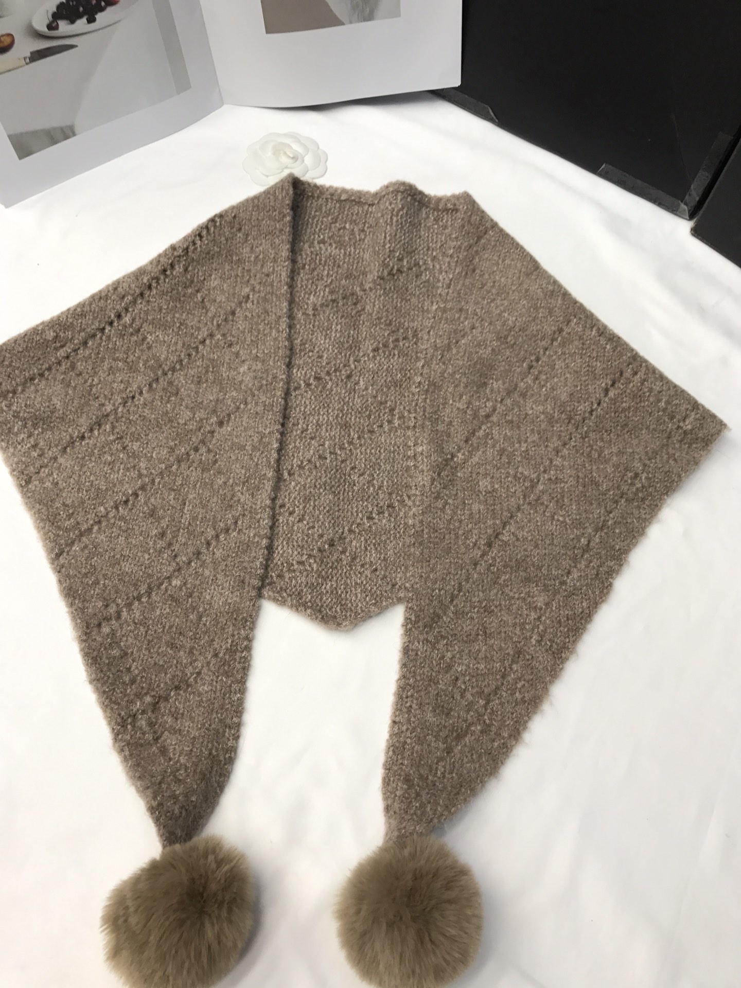 New cross-border wholesale e-commerce live streaming, available button hanging balls, triangular towels, pom-poms, detachable, supply chain pic 10