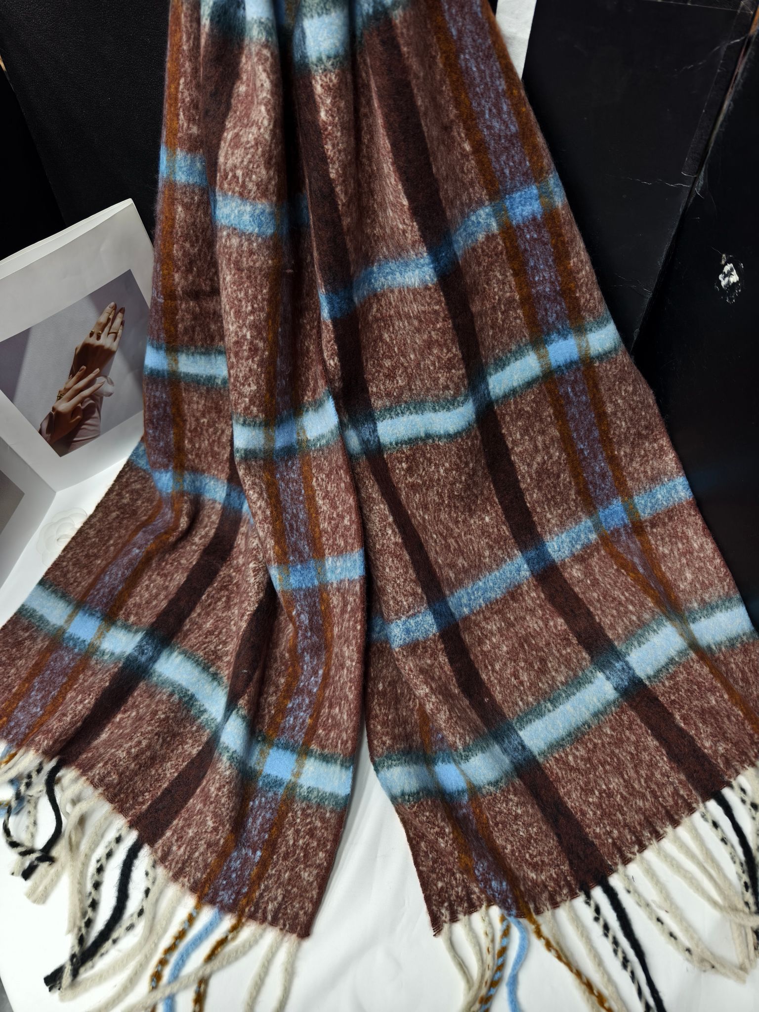Cross-border wholesale of scarves, e-commerce live streaming, supply chain, new velvet check pattern pic 7