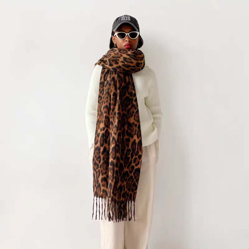 Wholesale of export scarves, e-commerce live streaming, supply chain, cash on delivery, leopard print loop yarn printing pic 2