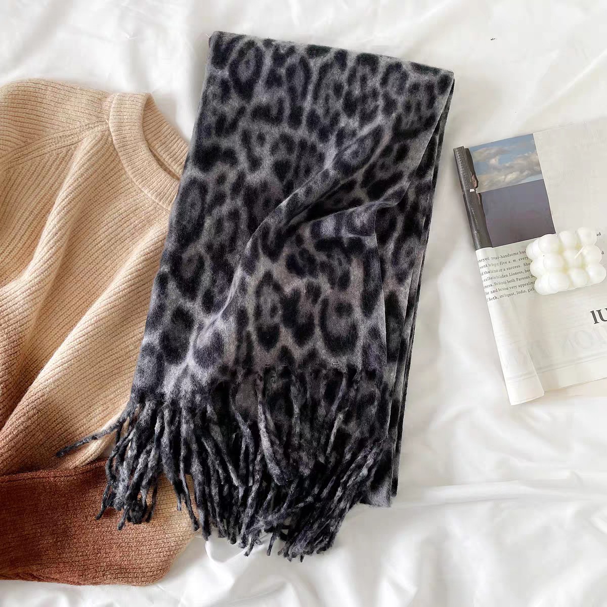 Wholesale of export scarves, e-commerce live streaming, supply chain, cash on delivery, leopard print loop yarn printing pic 9