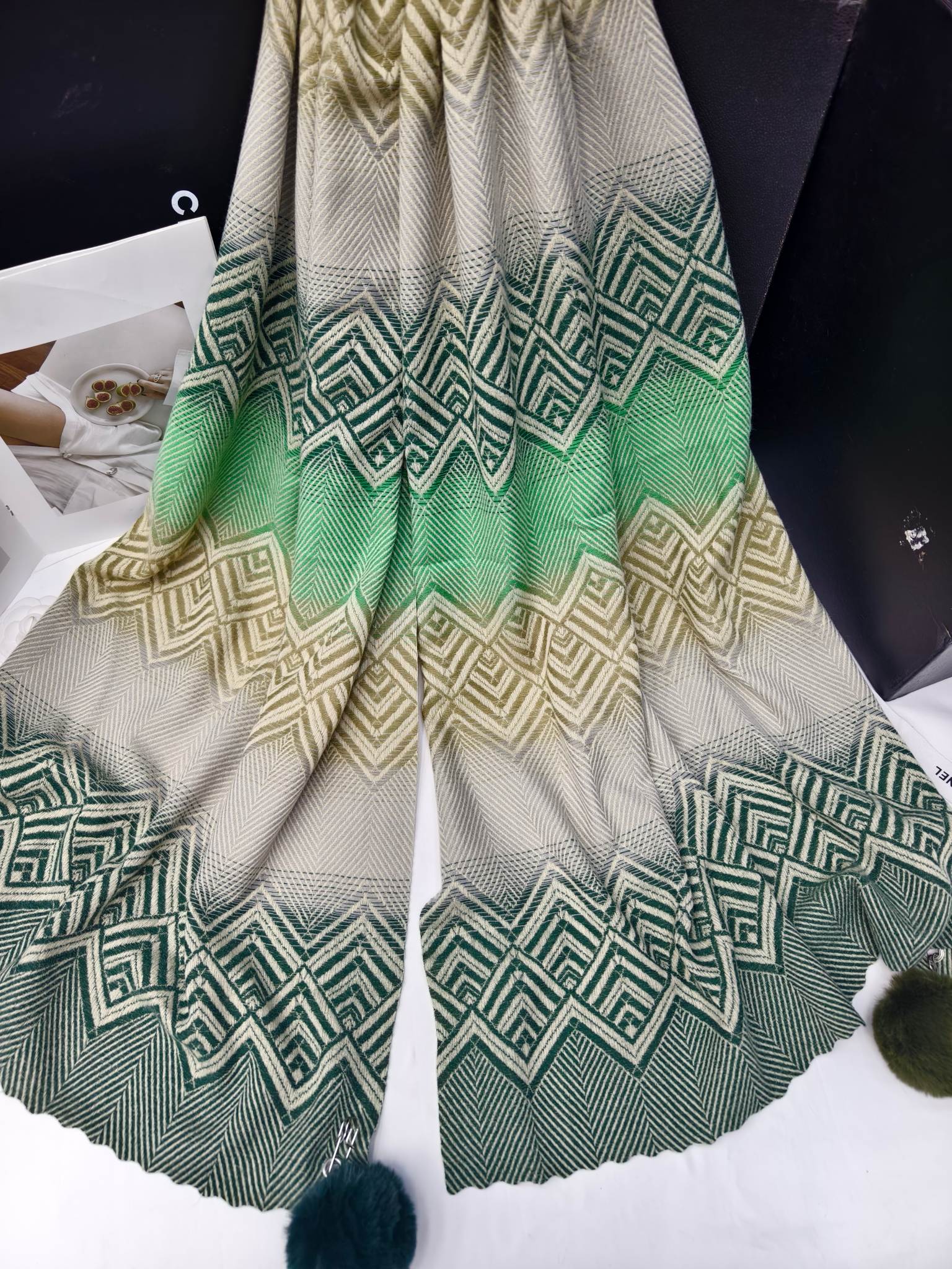 Cross-border scarf wholesale e-commerce live-streaming supply chain, new jacquard ruyi herringbone tassels and pom-poms pic 1