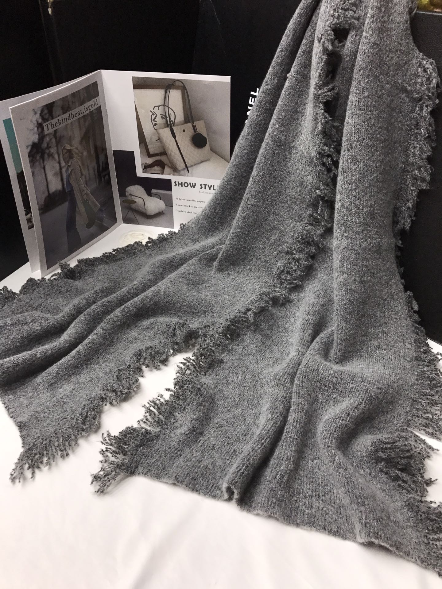 New cross-border scarf wholesale in stock, e-commerce live streaming, dynamic tassel long scarf supply chain supply pic 3