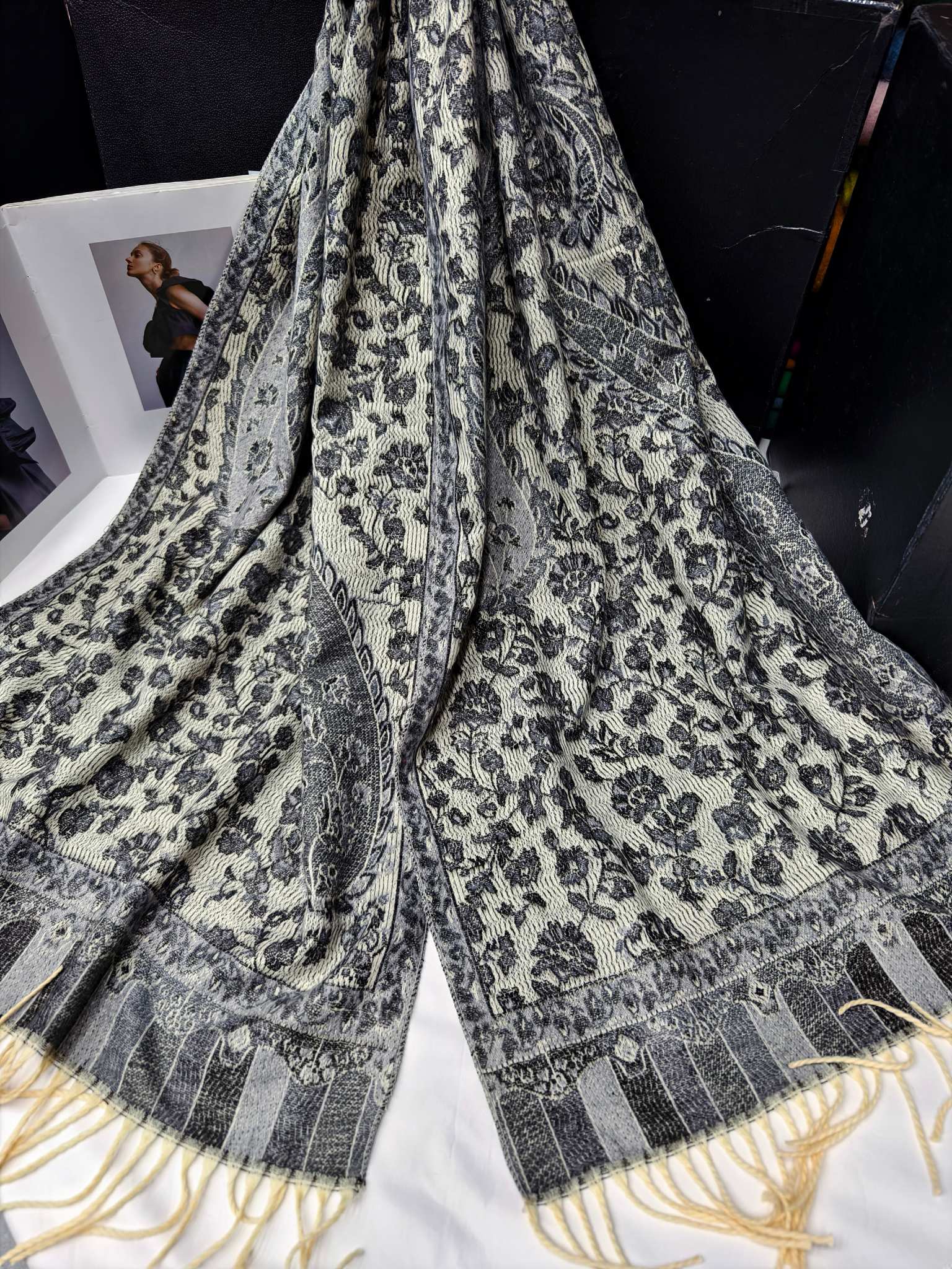 Wholesale of export scarves, e-commerce live streaming supply chain, new retro jacquard series, cashew flower pic 2