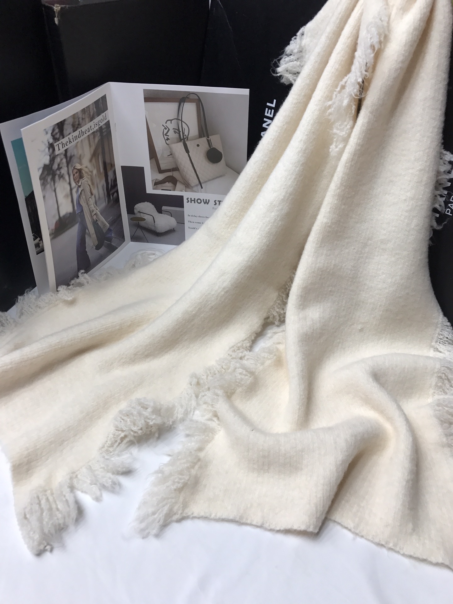 New cross-border scarf wholesale in stock, e-commerce live streaming, dynamic tassel long scarf supply chain supply pic 2