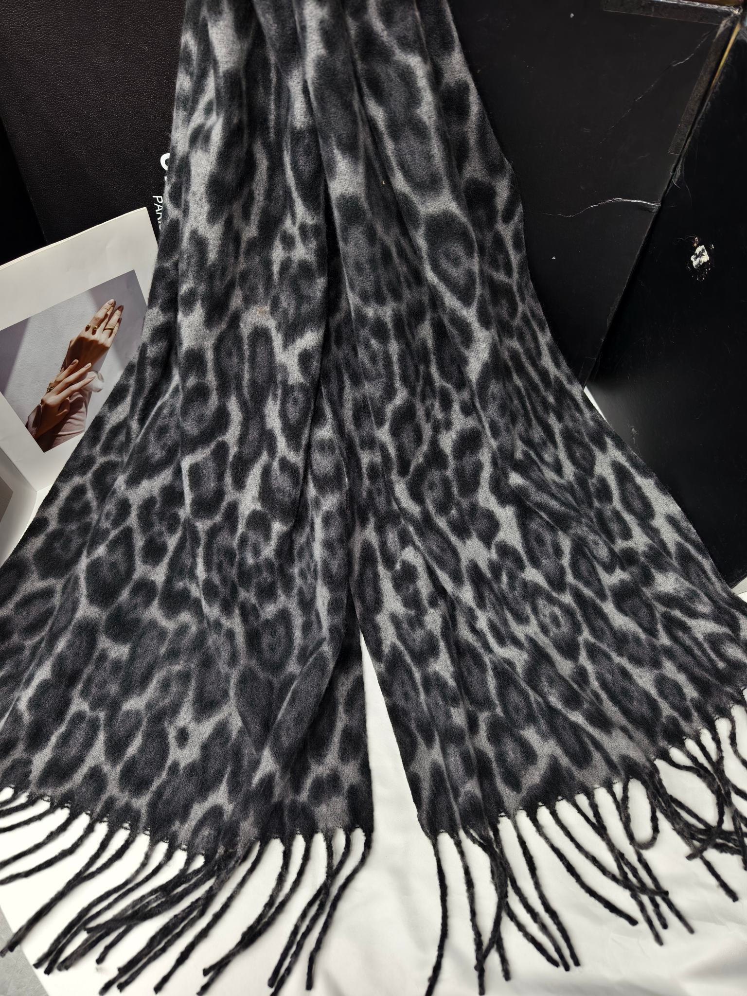 Wholesale of export scarves, e-commerce live streaming, supply chain, cash on delivery, leopard print loop yarn printing pic 6