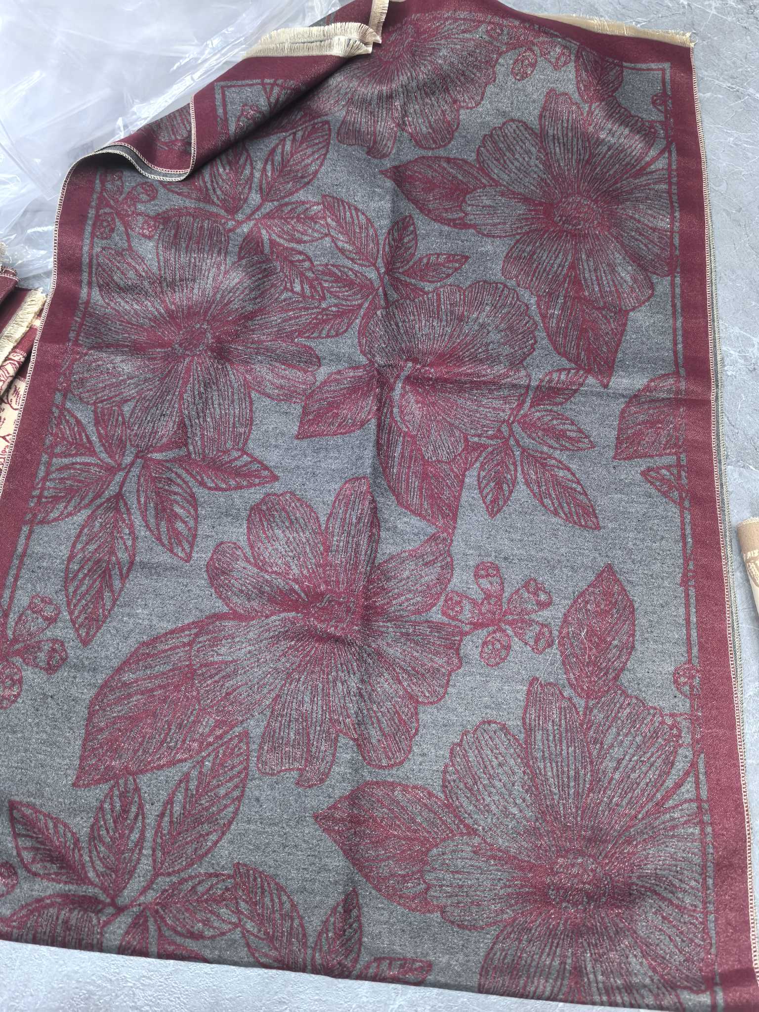 Wholesale of new high-speed jacquard large flower cross-border scarves, e-commerce live streaming supply chain pic 6