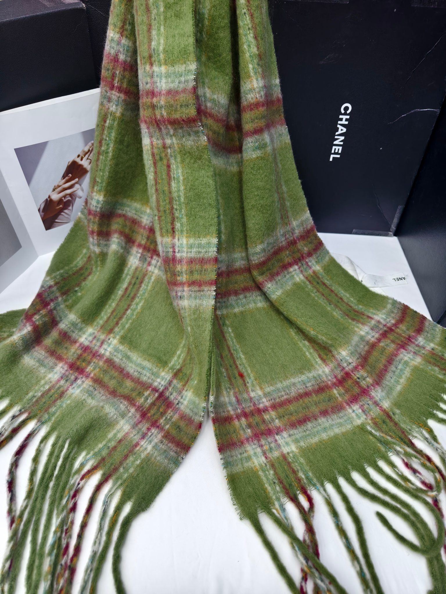 Cross-border wholesale of scarves, e-commerce live streaming, supply chain, new order style, classic British check pic 10