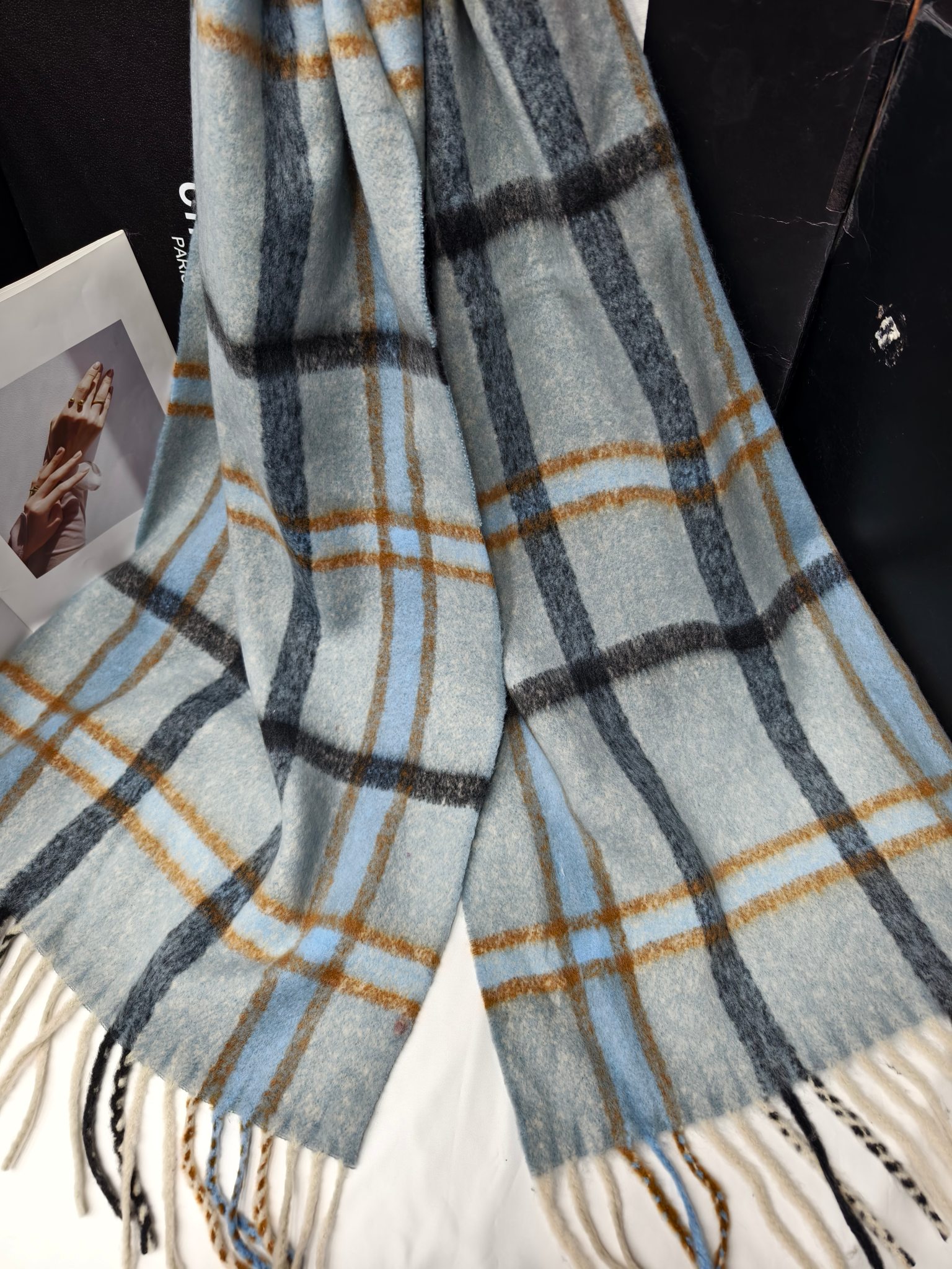 Cross-border wholesale of scarves, e-commerce live streaming, supply chain, new velvet check pattern pic 2