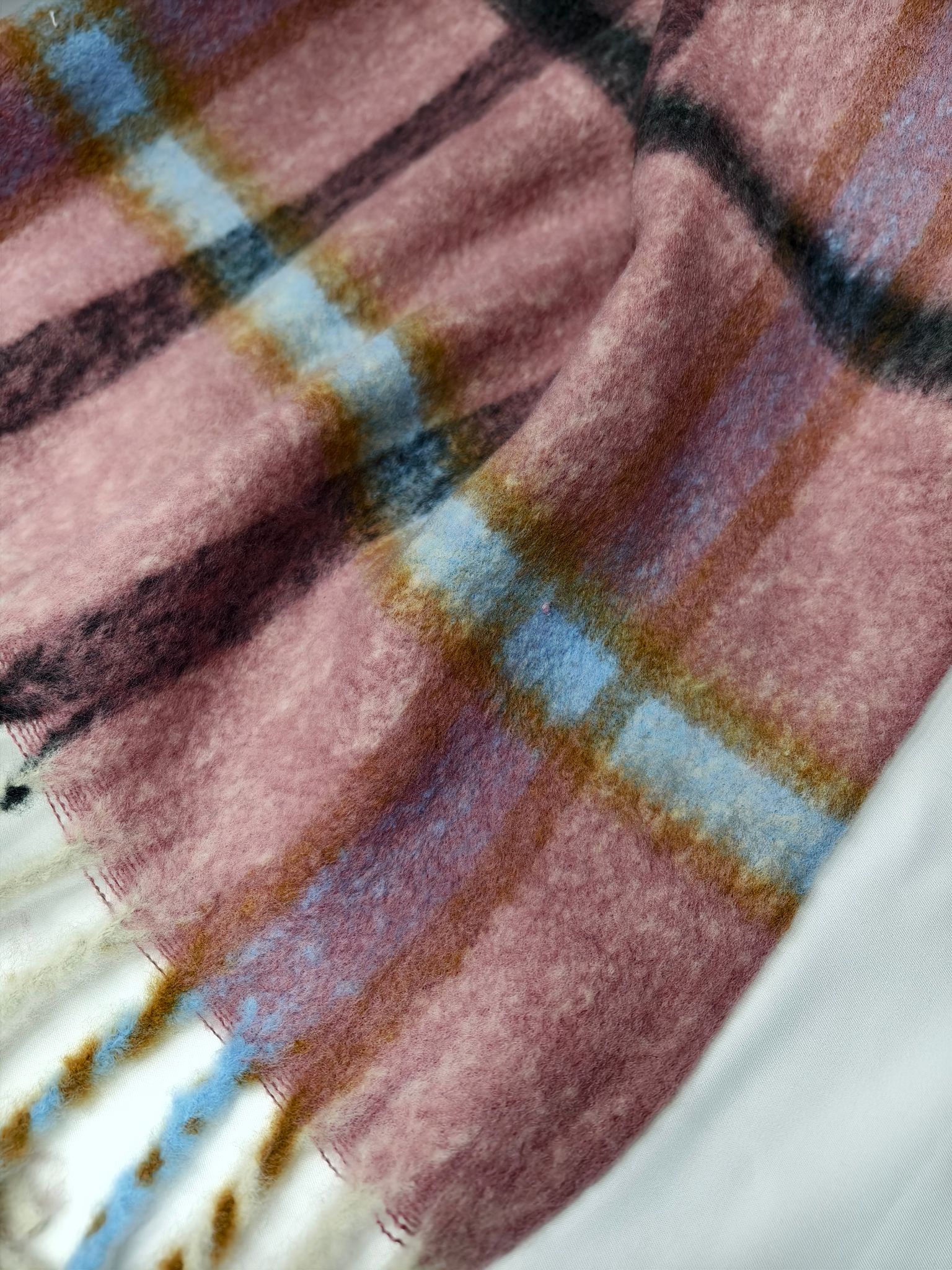 Cross-border wholesale of scarves, e-commerce live streaming, supply chain, new velvet check pattern pic 9