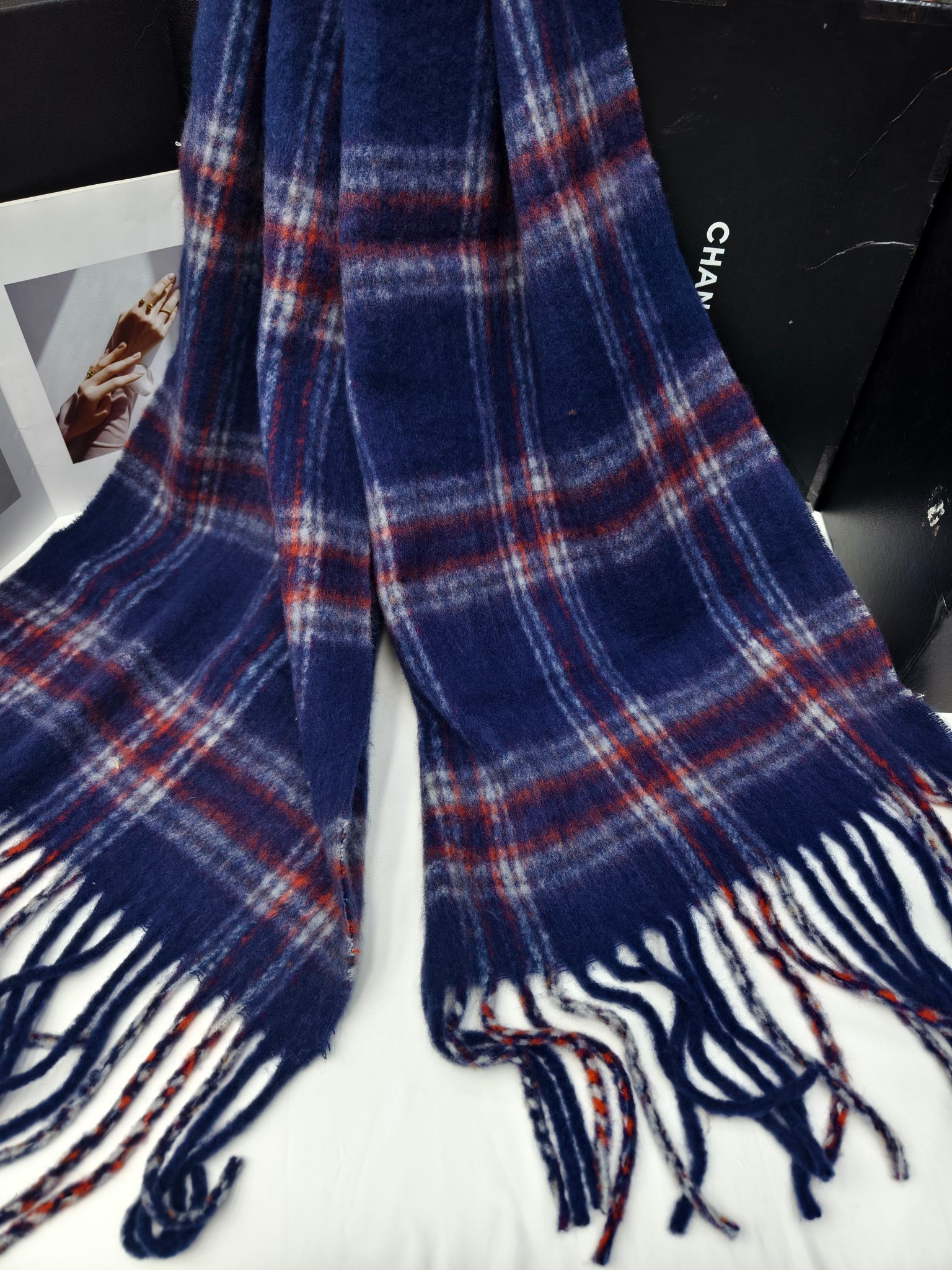 Cross-border wholesale of scarves, e-commerce live streaming, supply chain, new order style, classic British check pic 3