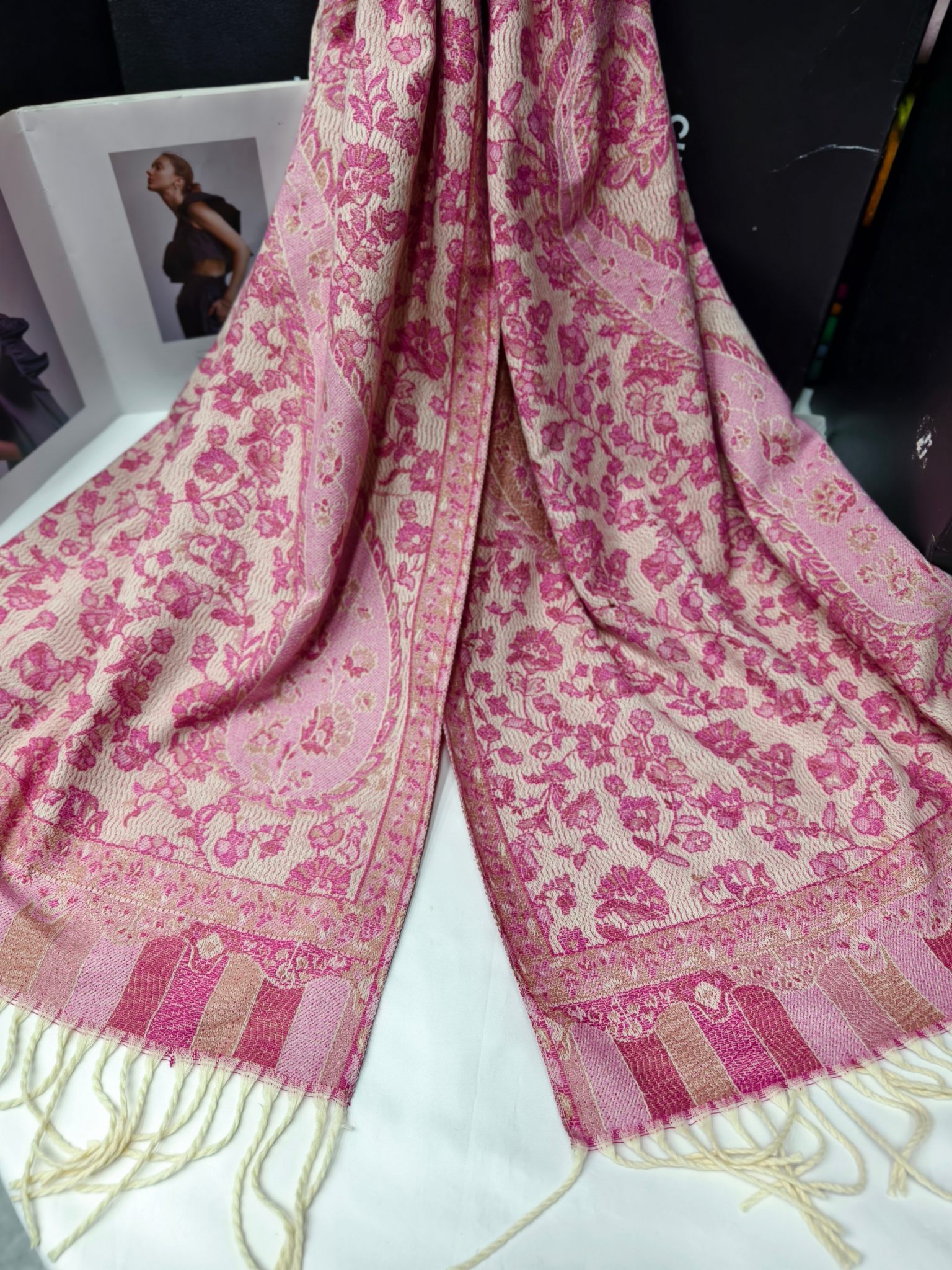 Wholesale of export scarves, e-commerce live streaming supply chain, new retro jacquard series, cashew flower pic 3