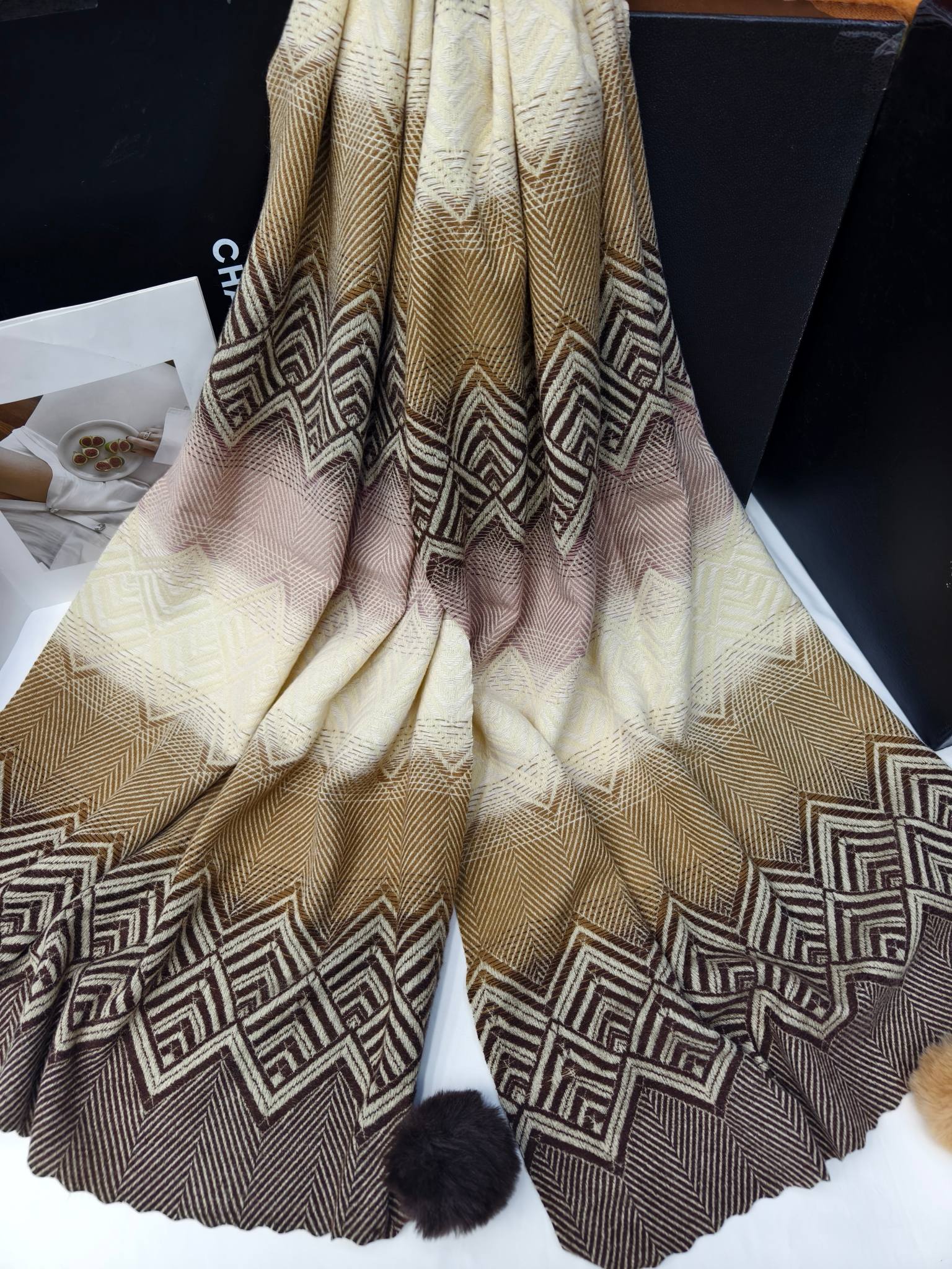 Cross-border scarf wholesale e-commerce live-streaming supply chain, new jacquard ruyi herringbone tassels and pom-poms pic 2