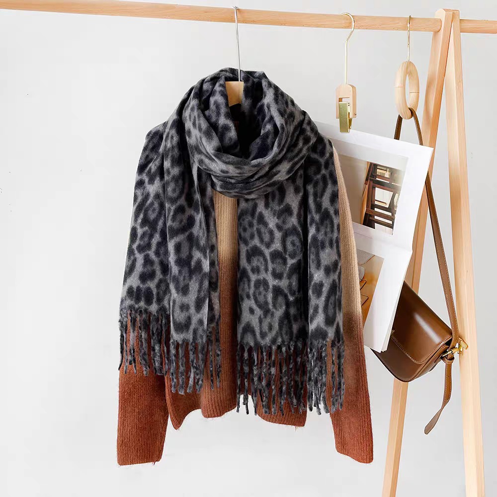 Wholesale of export scarves, e-commerce live streaming, supply chain, cash on delivery, leopard print loop yarn printing pic 8