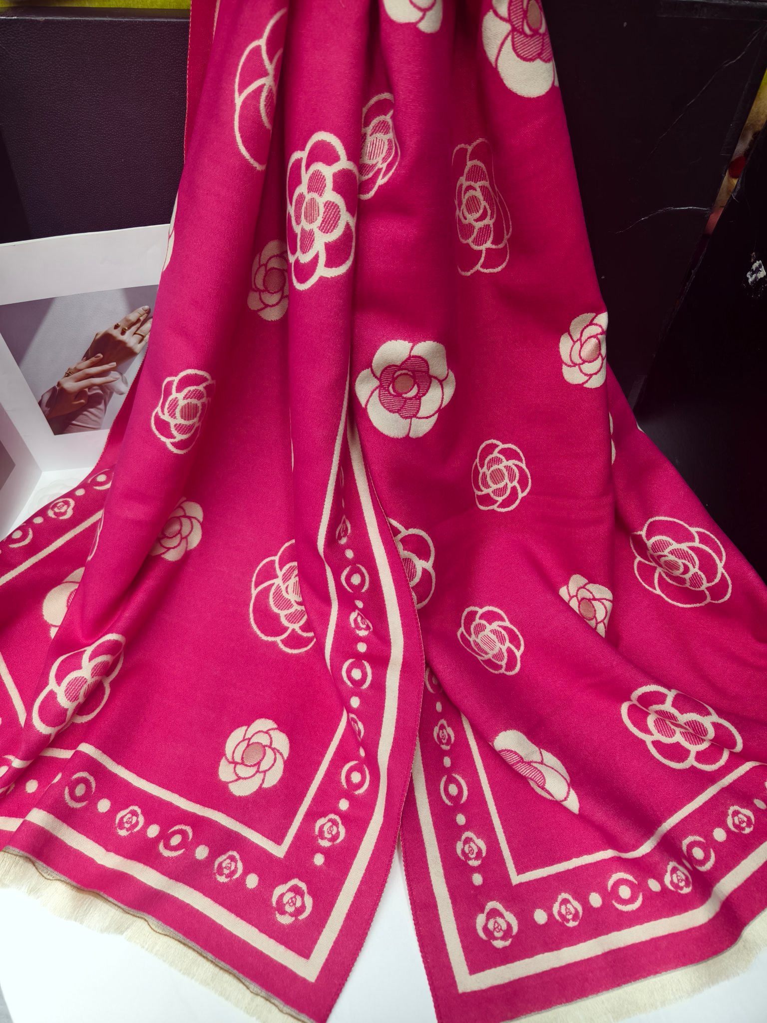 Export scarf wholesale e-commerce live-streaming supply chain high-speed camellia supply pic 1