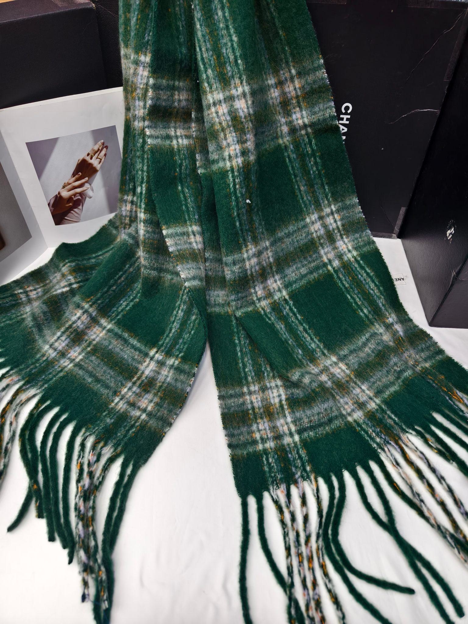 Cross-border wholesale of scarves, e-commerce live streaming, supply chain, new order style, classic British check pic 9