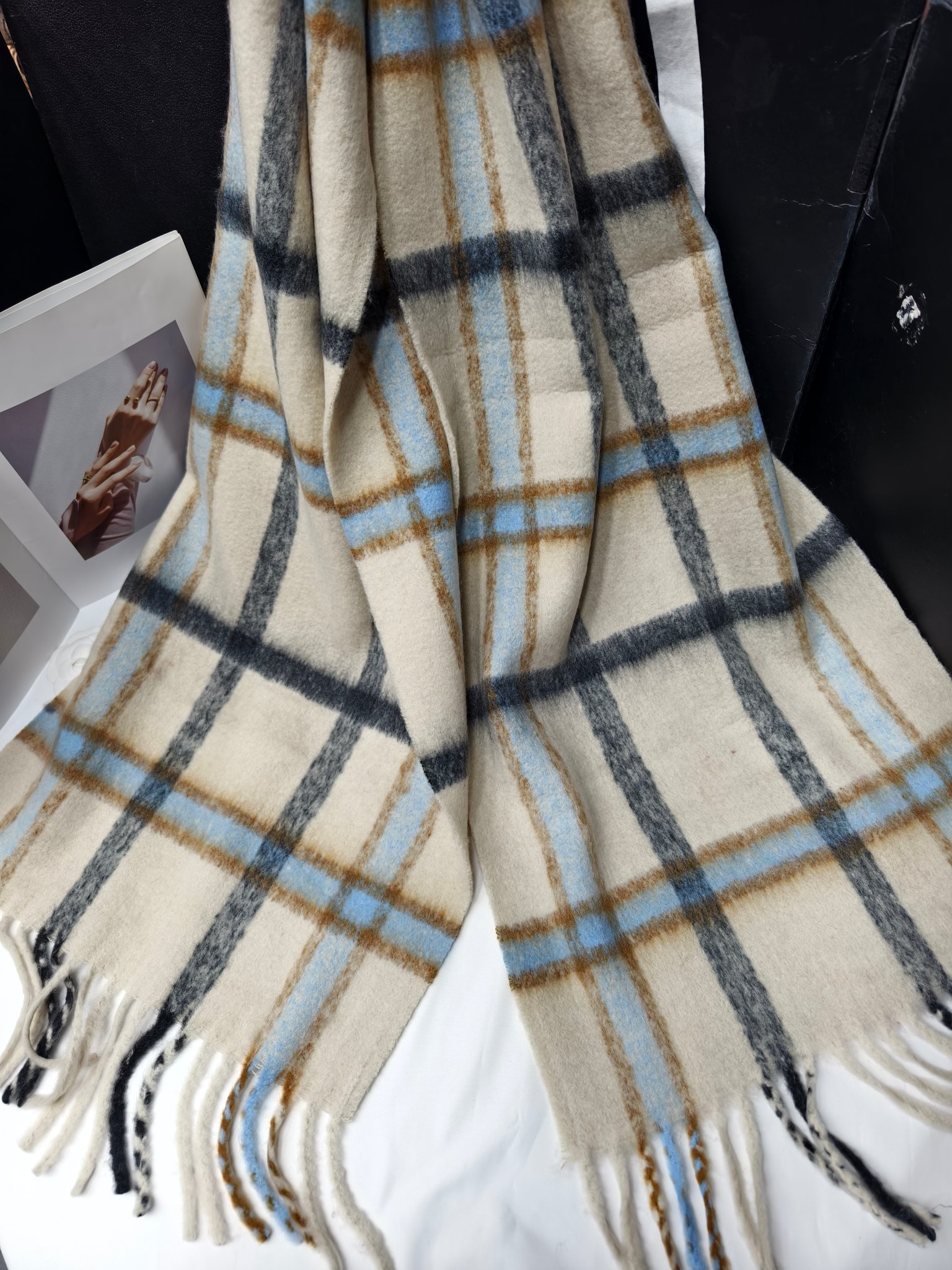 Cross-border wholesale of scarves, e-commerce live streaming, supply chain, new velvet check pattern pic 4