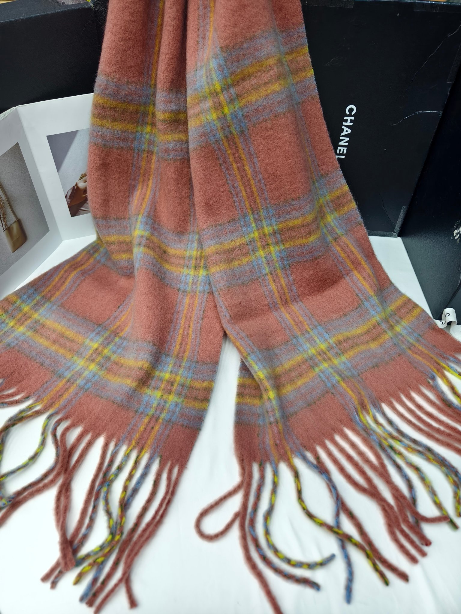 Cross-border wholesale of scarves, e-commerce live streaming, supply chain, new order style, classic British check pic 1