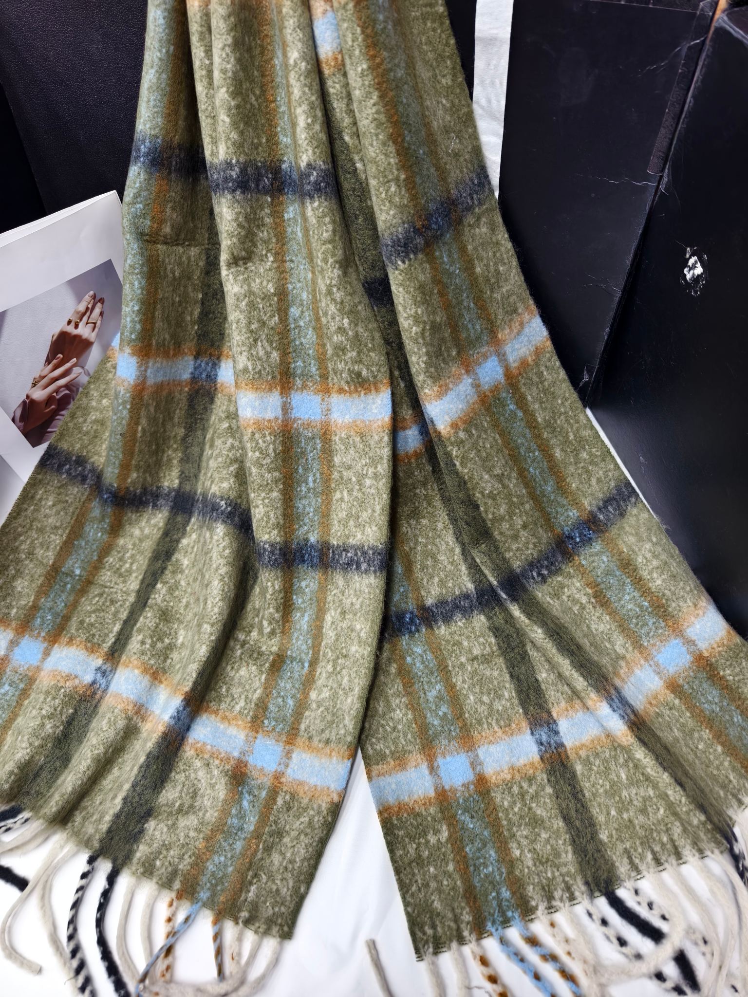 Cross-border wholesale of scarves, e-commerce live streaming, supply chain, new velvet check pattern pic 8