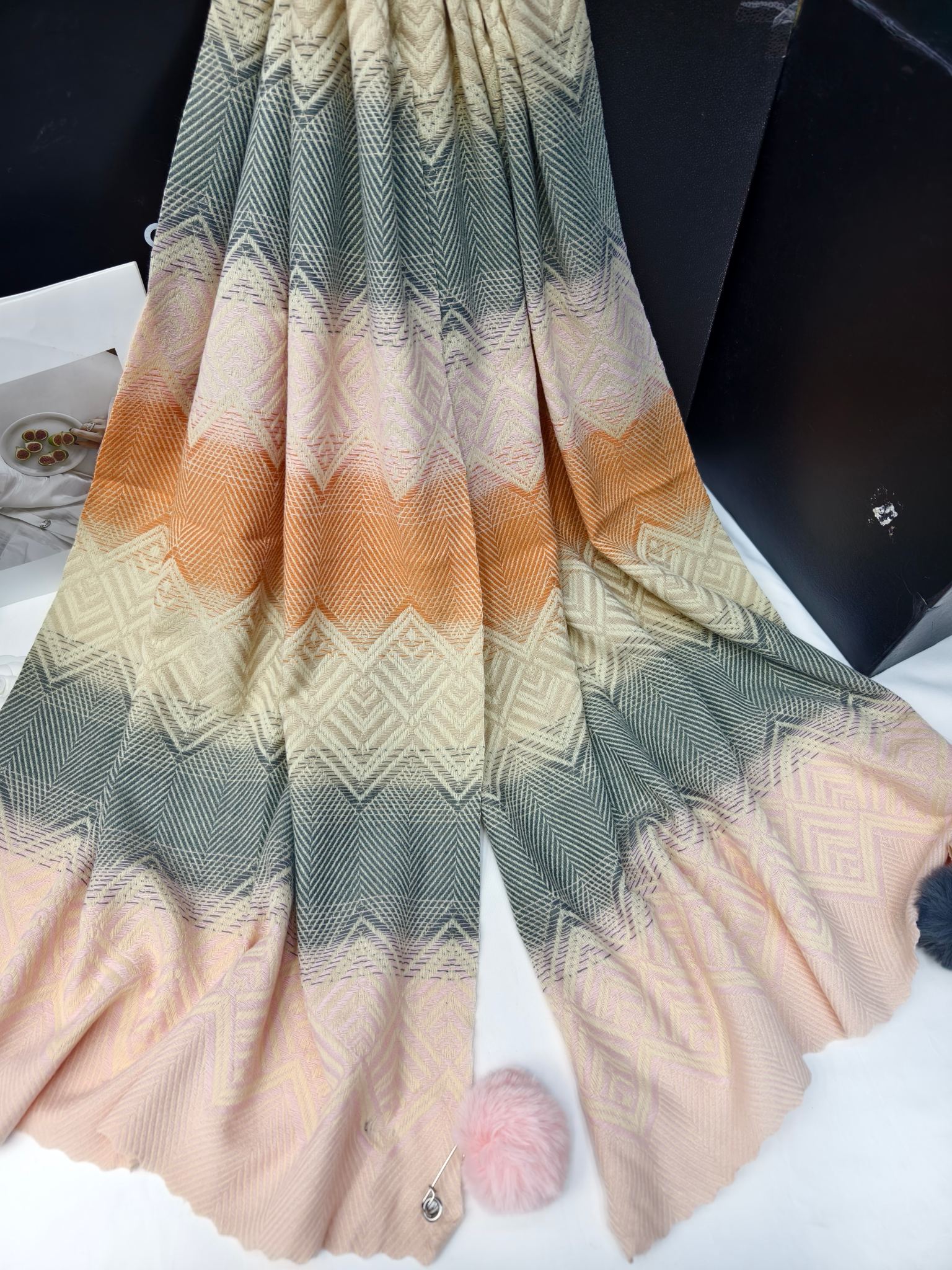 Cross-border scarf wholesale e-commerce live-streaming supply chain, new jacquard ruyi herringbone tassels and pom-poms pic 4