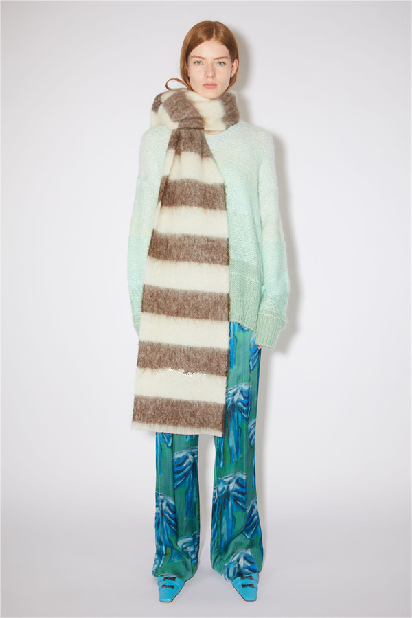 Wholesale of 88AC loose two-color horizontal long scarves for immediate export. E-commerce live streaming supply chain pic 1