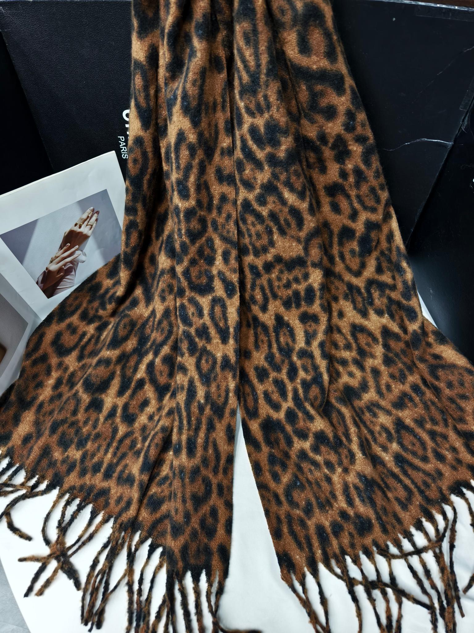 Wholesale of export scarves, e-commerce live streaming, supply chain, cash on delivery, leopard print loop yarn printing pic 5