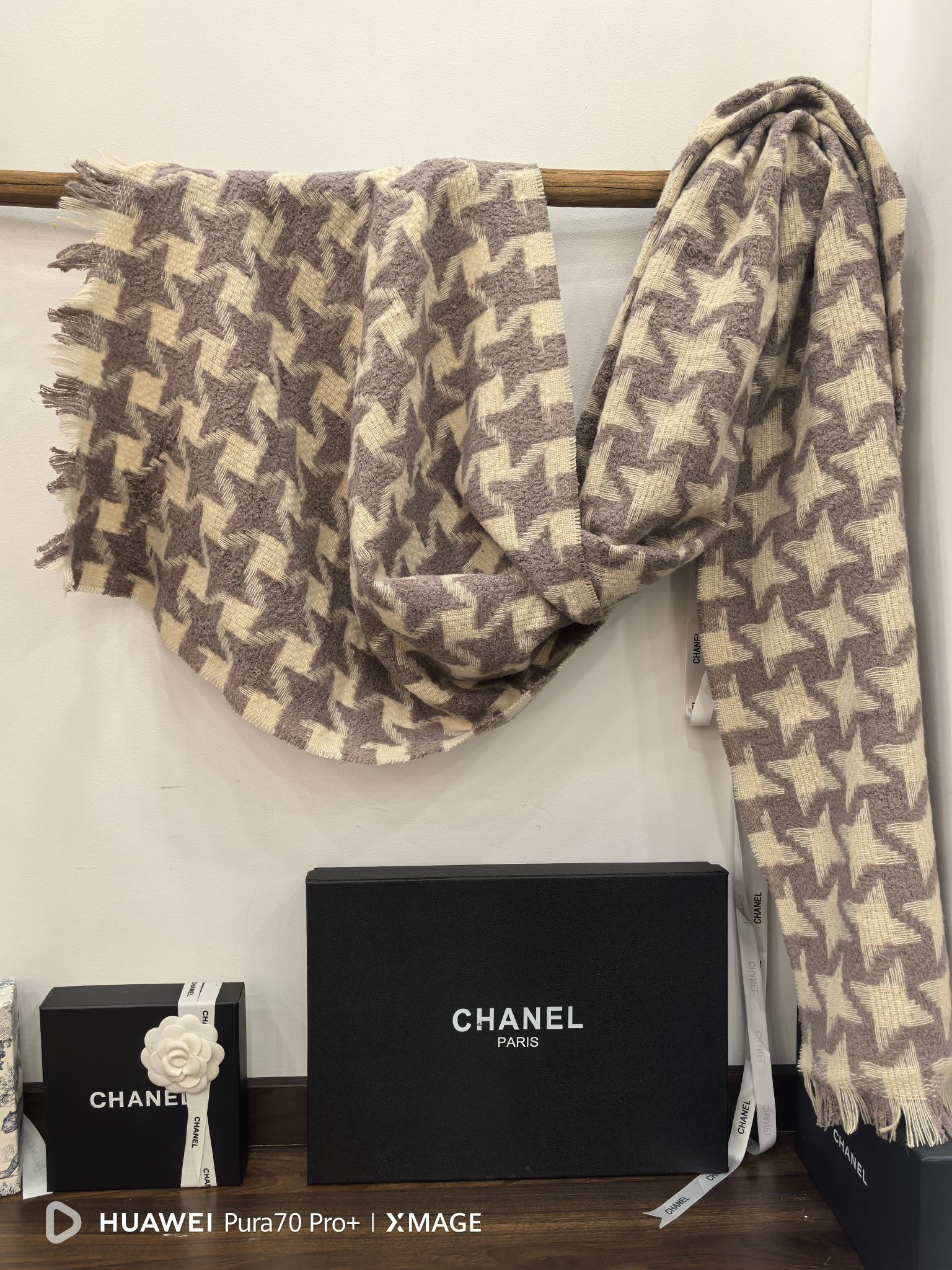 Wholesale of cross-border scarves in stock, e-commerce live streaming, supply chain, classic airplane windmill pattern, thousand bird pattern pic 5