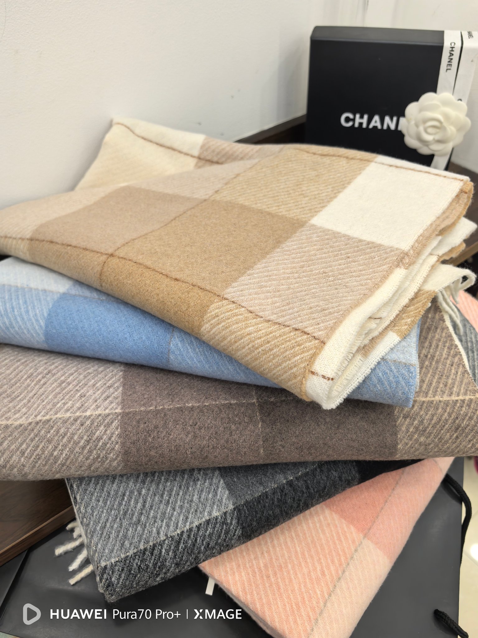 Wholesale of cross-border scarves in stock, e-commerce live streaming, supply chain, 96 wool series, silver wire grid, wool grid pic 5