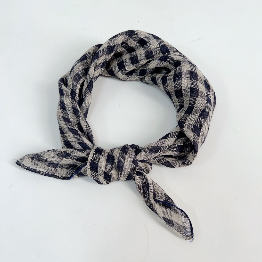 Wholesale of cross-border scarves in stock, Raindrop checkered small square scarves, e-commerce live streaming supply chain pic 8